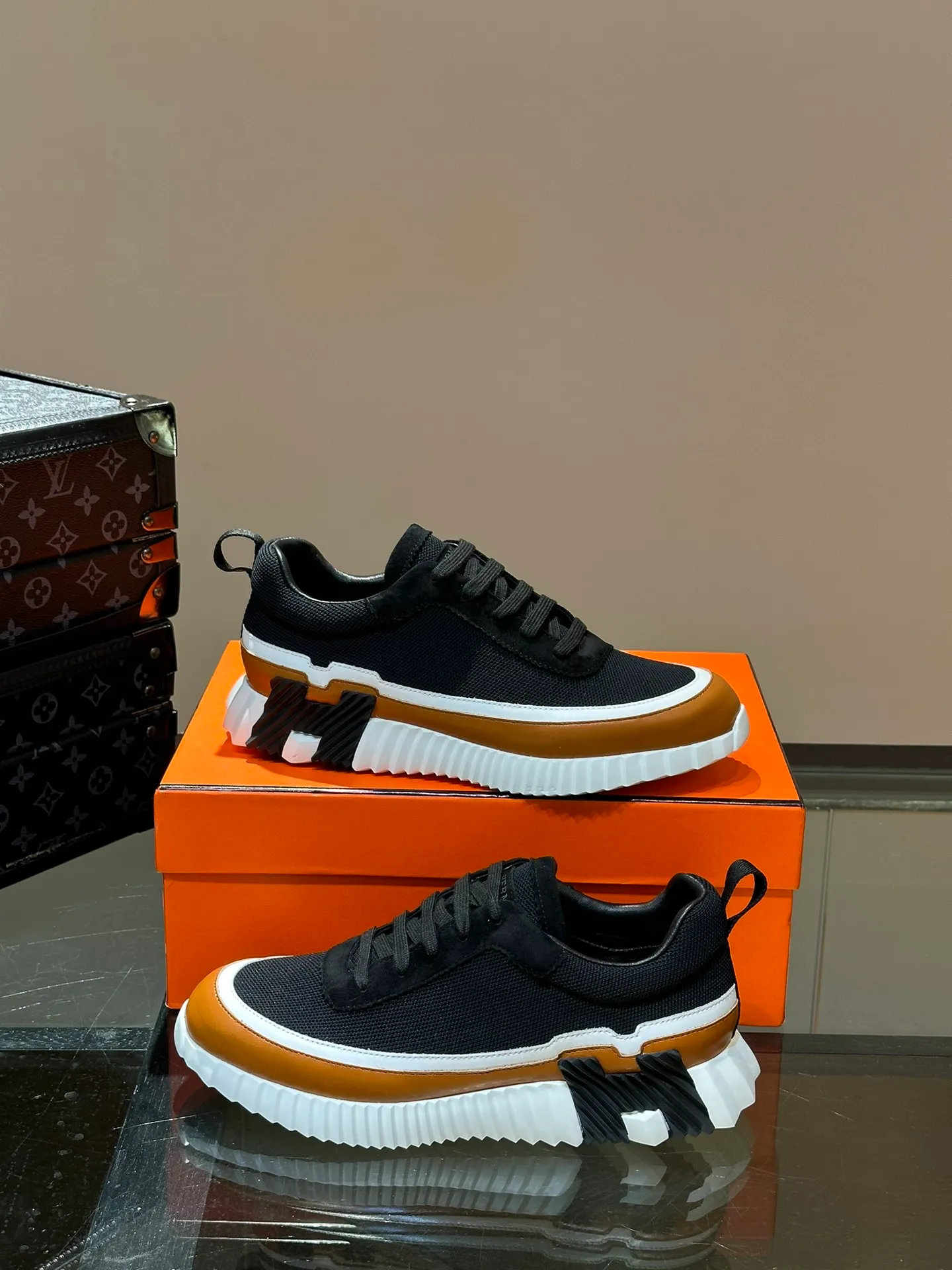 Men's shoes 💰p420 "hermes*" new men's casual sports shoes, the upper is made of cowhide leather and high-end mesh, imported materials, full of texture, the light sole is decorated with contrasting patterns, creating a versatile fashion style. Size: 38-44 (45.46 customized)